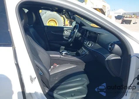 2019 Mercedes-Benz E 300 z USA, uszkodzony, nr VIN WDDZF4JB6KA600361